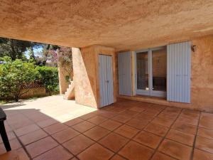 Appartement Hyères : 2 pièces, jardin privé, proche plage et port, WIFI, parking - FR-1-335-161
