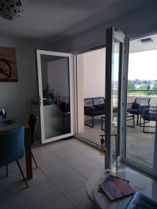 studio rdc avec terrasse et parking privé