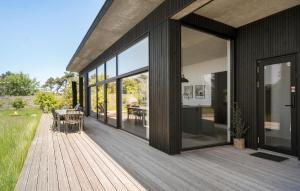 4 Bedroom Cozy Home In Sjællands Odde