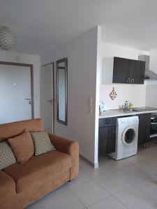 studio rdc avec terrasse et parking privé