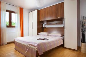 Villa Zora, beautiful modern villa in a village near the sea