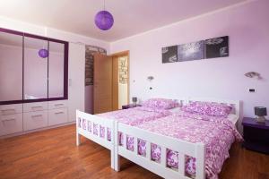 Villa Zora, beautiful modern villa in a village near the sea