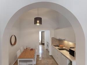 Elegant, affordable apartment with a fireplace