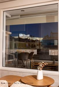 Noho Acropolis Suites x Elise , Olivia