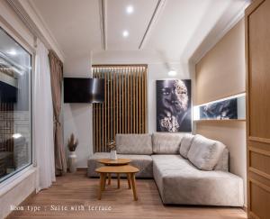 Noho Acropolis Suites x Elise , Olivia