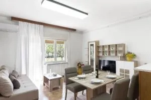 Spacious and cozy apartment with garden near Pula - Pinezići