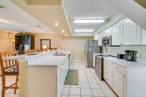 3 Mi to The Wharf Bay-View Orange Beach Condo