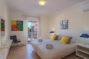 Luz casas-St James 215, 3 bedrooms,wi fi, air con,shared pool