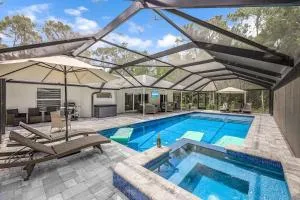 Luxury Family Pool, Jacuzzi, 2 Pickleball Court, Ping Pong Table Very Private Home Sleeps 8 - Golden Gate