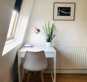 Spacious WEST LONDON Apartment - GREAT LOCATION