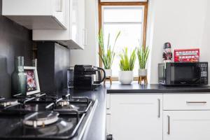 Spacious WEST LONDON Apartment - GREAT LOCATION