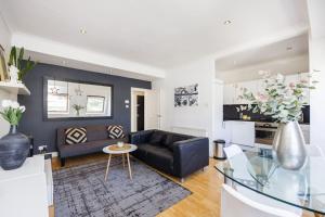 Spacious WEST LONDON Apartment - GREAT LOCATION