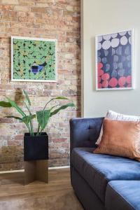 Beautifully Remodeled Third Floor Flat in River North - 3N