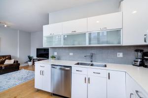 Cozy Beautiful Downtown Unit CHI in Prime River North Location near Mag Mile - 1