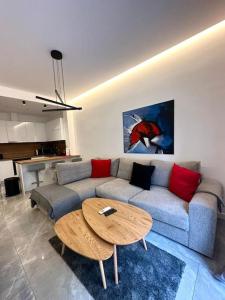 2 br cozy stylish apartment