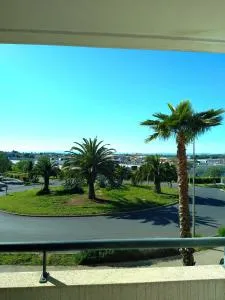 studio rdc avec terrasse et parking privé - فيا