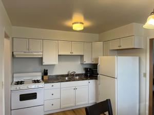 Prime Location Amazing Unit Close to Downtown - 2 queen beds