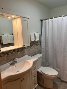Prime Location Amazing Unit Close to Downtown - 2 queen beds