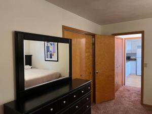Prime Location Amazing Unit Close to Downtown - 2 queen beds