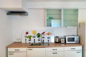 Helle Kellerwohnung im Grünen mit Sauna