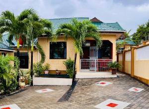 Queen Elizabeth Apartment