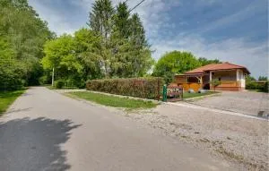 3 Bedroom Cozy Home In Stari Brod - Donji Hruševec