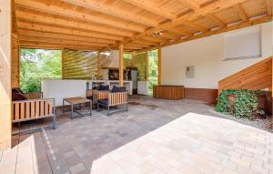 3 Bedroom Cozy Home In Stari Brod