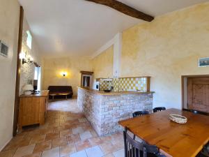 Appartements La Bastide de Peyremale, gites en Cevennes, piscine, tennis : photos des chambres
