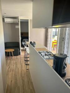 Maisons de vacances Bungalow cosy a Vendres avec piscine partagee : photos des chambres