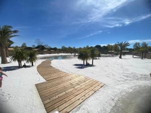 Maisons de vacances Bungalow cosy a Vendres avec piscine partagee : photos des chambres
