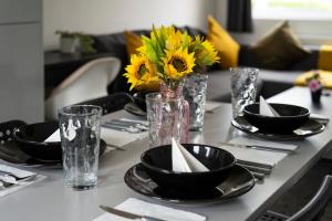 Modern 3 Bed House-Free Parking