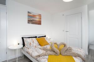 Modern 3 Bed House-Free Parking