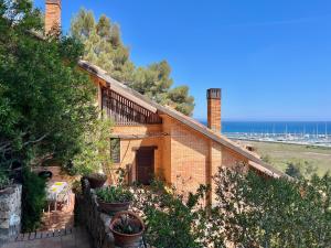 casetta del pertuso con parcheggio