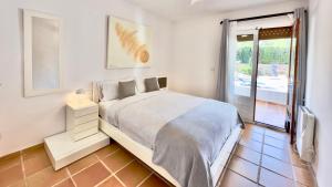 Apto fully equiped con piscina y gratis parking