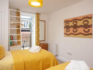 2 Central, spacious, apartment with private patio