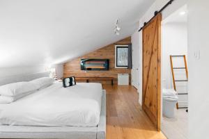 Country Chic Condo with Views of Mont-Tremblant