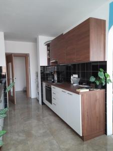 Room for women or couples 