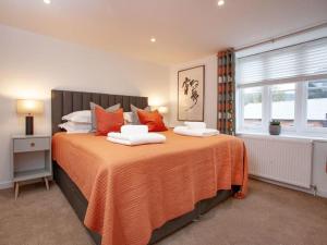 1 Perfectly located stylish, comfortable apartment