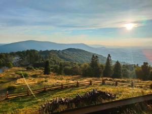DOM NA GóRCE w Beskidach - apartamenty, pokoje