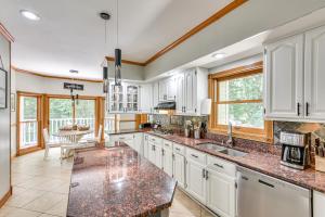 Huge Family Home w Pool - 13 Mi to Lake Michigan!