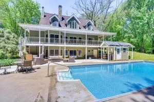 Huge Family Home with Pool - 13 Mi to Lake Michigan! - Knox