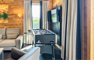 Gorgeous Home In Heel With Wifi