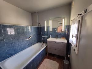 Villas Maison de village du XVII siecle en Camargue : photos des chambres