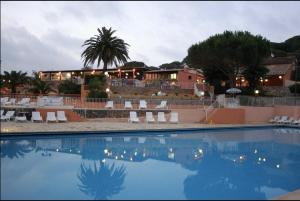 Campings Mobil home climatise golf de saint tropez camping 4 etoile : photos des chambres