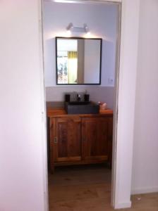 Maisons de vacances Les Merles : joli studio dans la campagne Aixoise. : photos des chambres