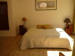 Maisons de vacances Les Merles : joli studio dans la campagne Aixoise. : photos des chambres