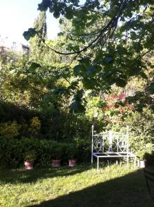 Maisons de vacances Les Merles : joli studio dans la campagne Aixoise. : photos des chambres