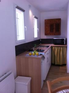 Maisons de vacances Les Merles : joli studio dans la campagne Aixoise. : photos des chambres