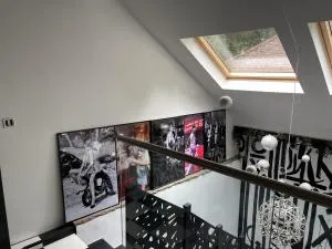 Artsy Retreat - Sleeps 8 Free Parking & Balcony - Whyteleafe