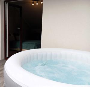 Apartament Olimpijska 54 z prywatnym jacuzzi na tarasie